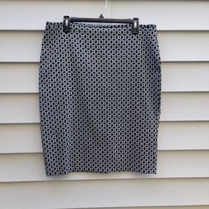 Elegant  Patterned Skirt. Calvin Klein. Size 14. Black/Gray. Stretchy Comfortabl